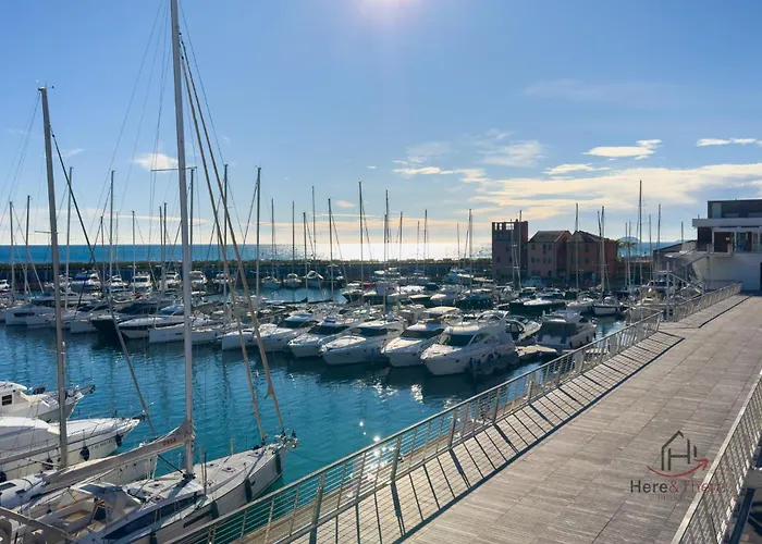 Апартаменты Balcony And Garage - Beaches 5min Away - Smart Tv