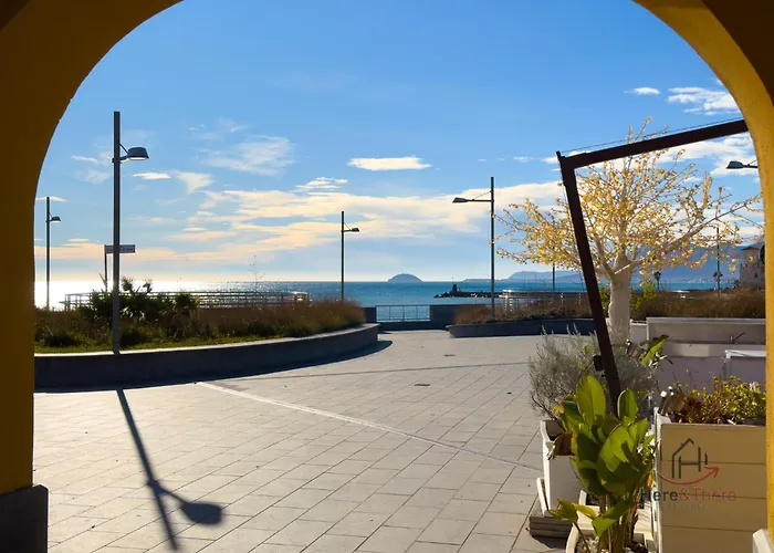 아파트 Balcony And Garage - Beaches 5min Away - Smart Tv 로아노