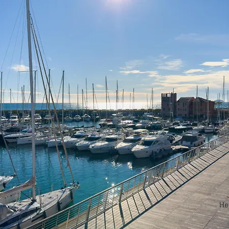 Apartment Balcony And Garage - Beaches 5min Away - Smart Tv