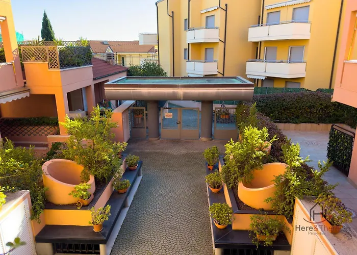 Balcony And Garage - Beaches 5min Away - Smart Tv