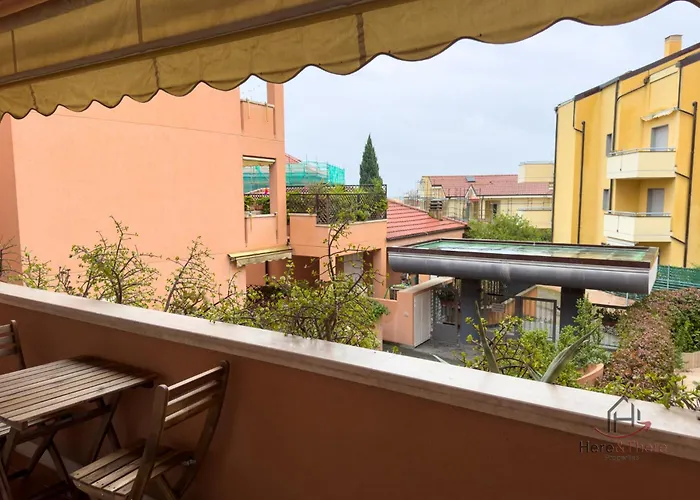 Balcony And Garage - Beaches 5min Away - Smart Tv *